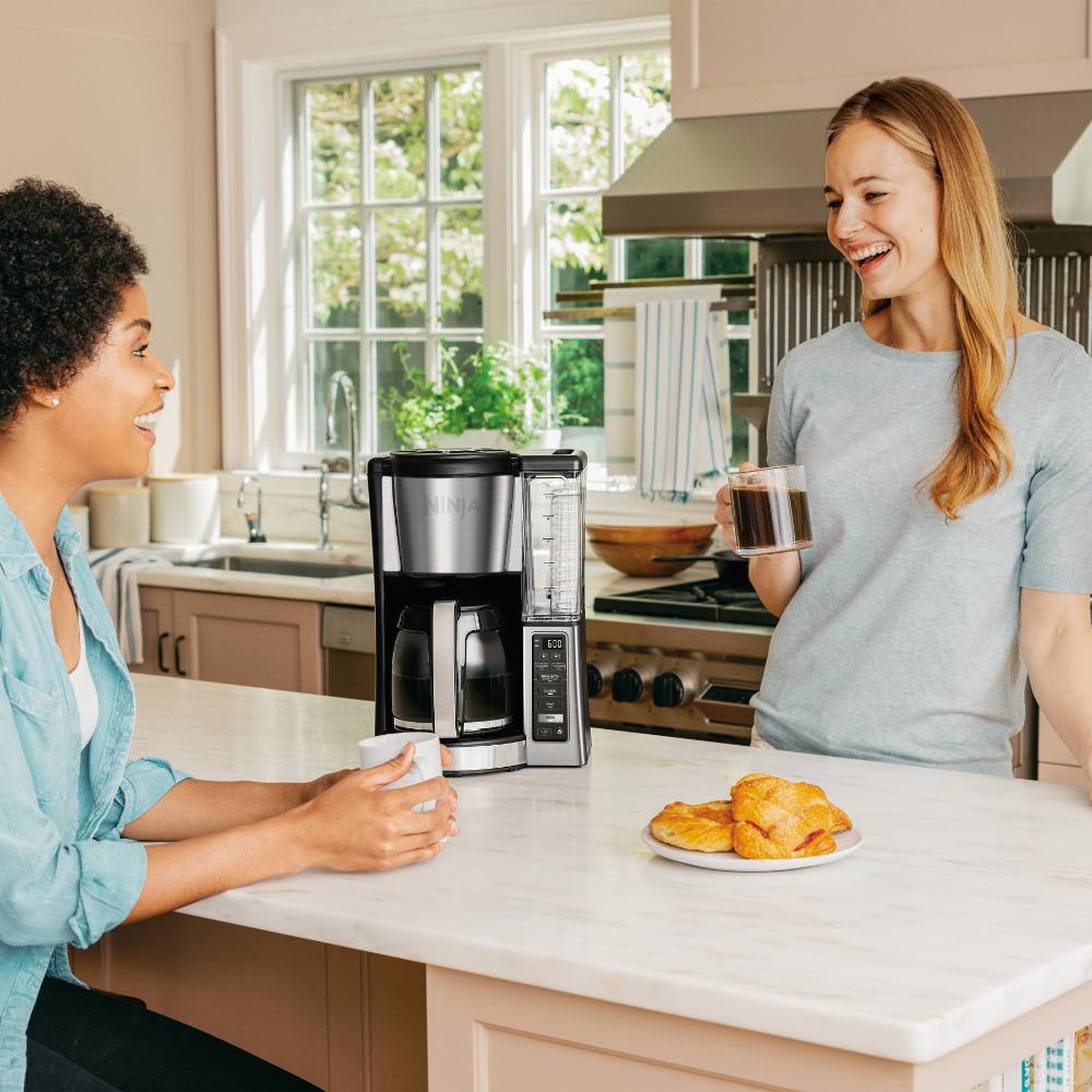 Cafetera Programable Ninja 12 tazas con depósito extraíble de agua CE250
