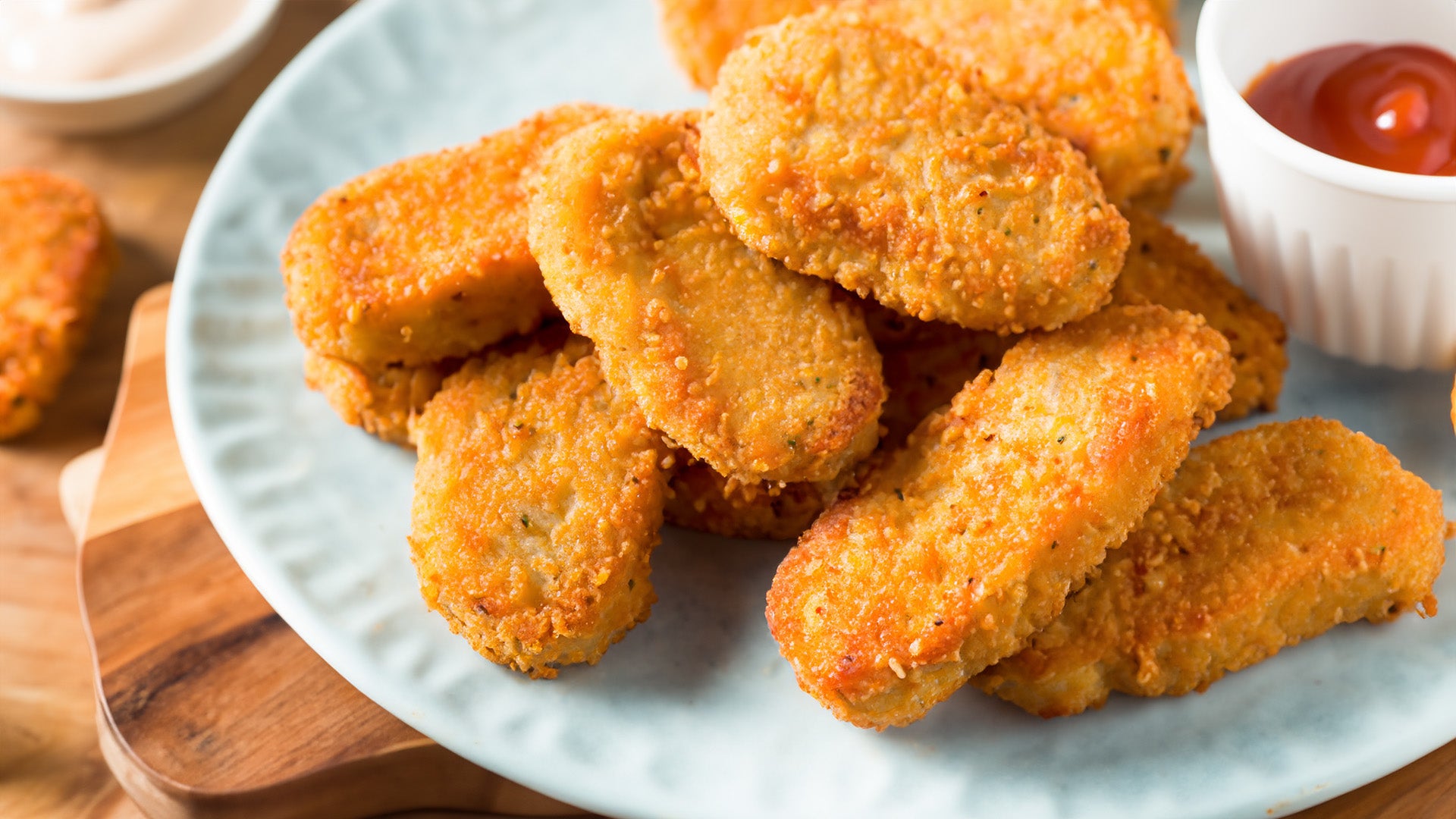 Nuggets de pollo caseros con salsa BBQ