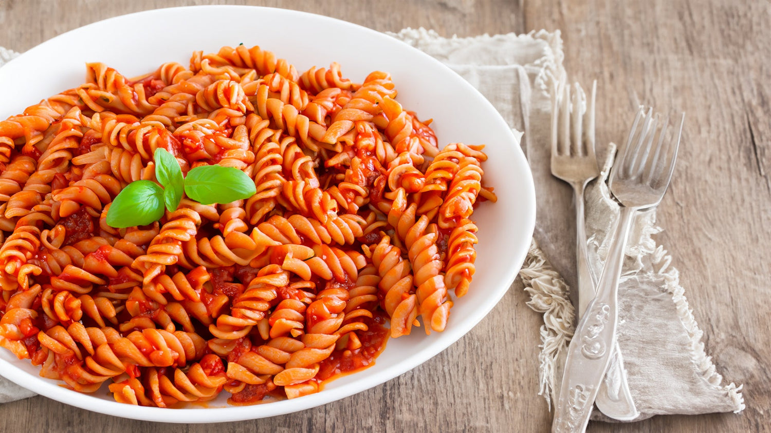 Pasta integral con salsa de tomate casera