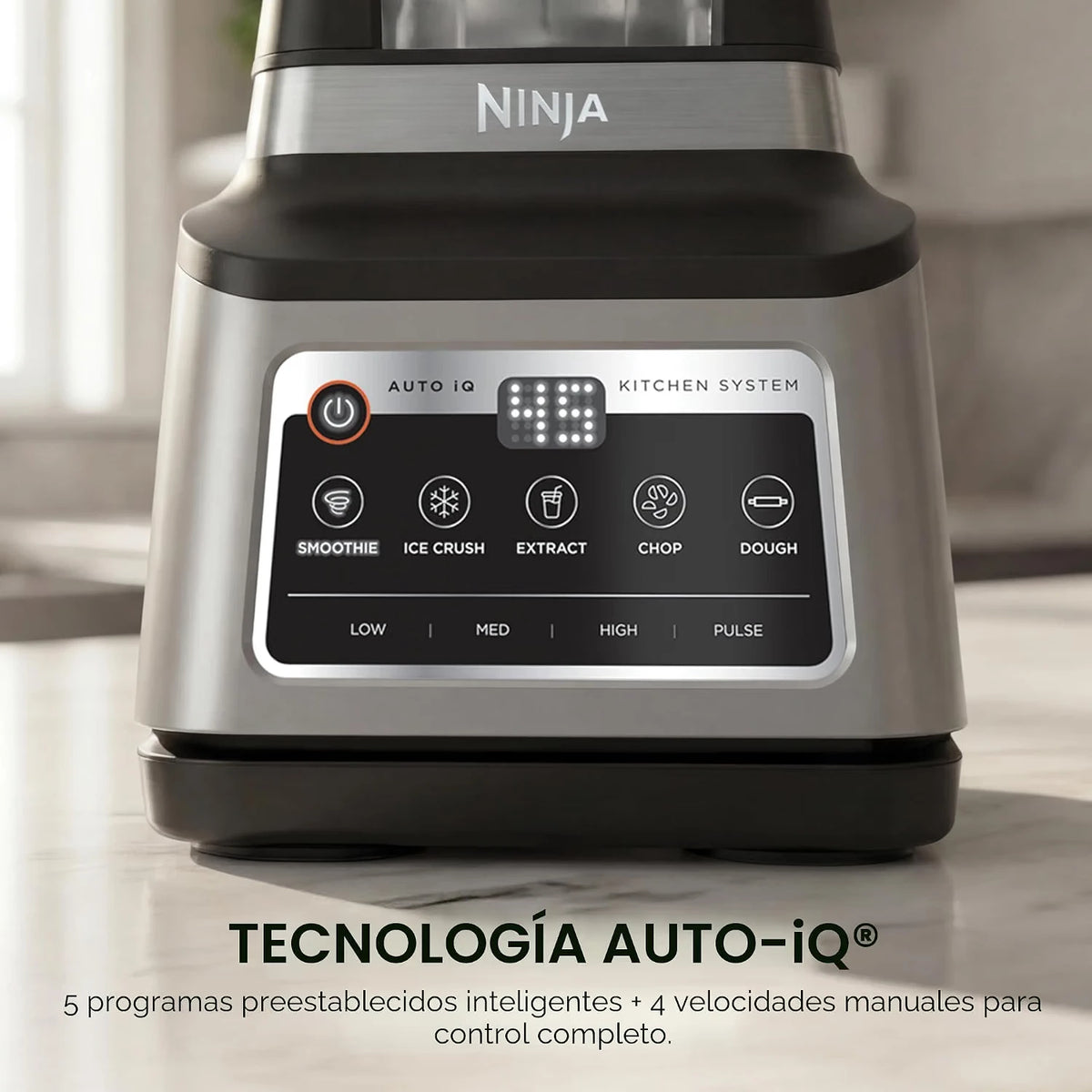 Licuadora Profesional Ninja® con procesador de 8 tazas y Auto-IQ® BN801